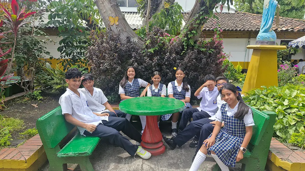 Estudiantes Colegio Apostol 6