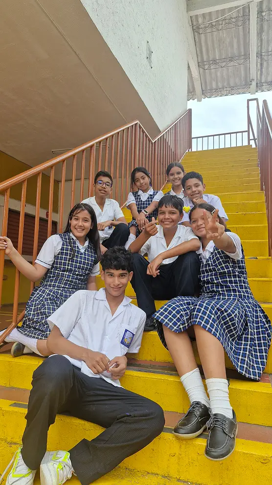 Estudiantes Colegio Apostol 